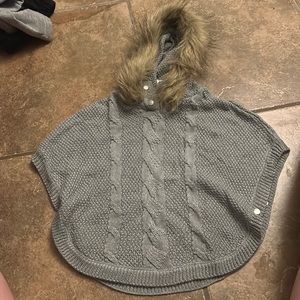 Girls fur poncho sz 4